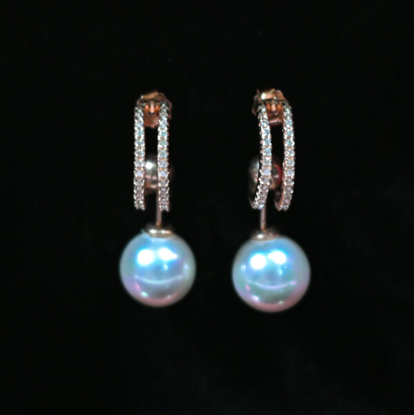 TPS-RG-KJ-01 "Crafted from 925 silver, these earrings showcase a pure silver rhodium finish complemented by delicate freshwater pearls. They feature a convenient push-back closure for easy wear."